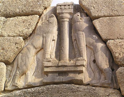 Puerta de los Leones! Una Obra Maestra del Arte Románico que Rugió a Través de los Siglos